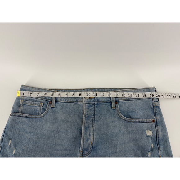 Old Navy Women's Light Wash High Rise O.G. Straight Distressed Denim Shorts 18 - Picture 6 of 8